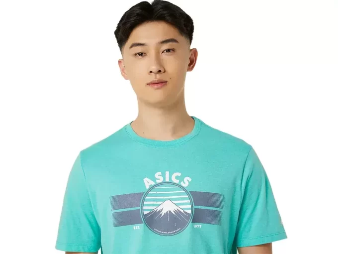 UNISEX ASICS EST 1977 MOUNTAIN TEE