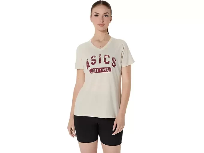 WOMEN’S SHORT SLEEVE EST 1977 V-NECK TEE WOMEN’S SHORT SLEEVE EST 1977 V-NECK TEE